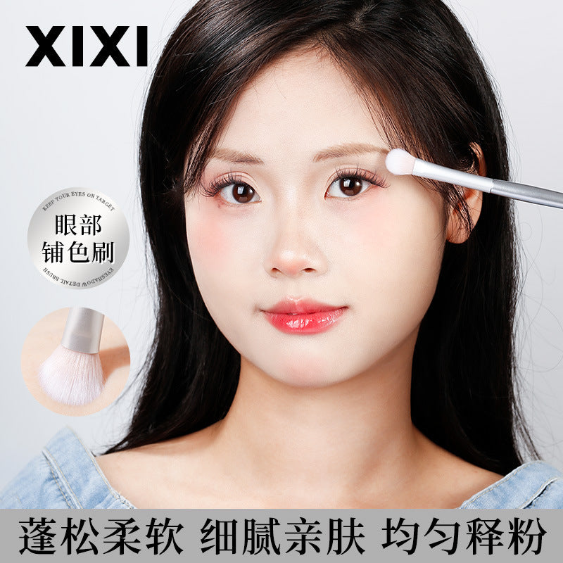 Xixi eyeshadow application brush - beginner friendly eyeshadow brush - eye detailing & blending brush - makeup brush - student makeup tool