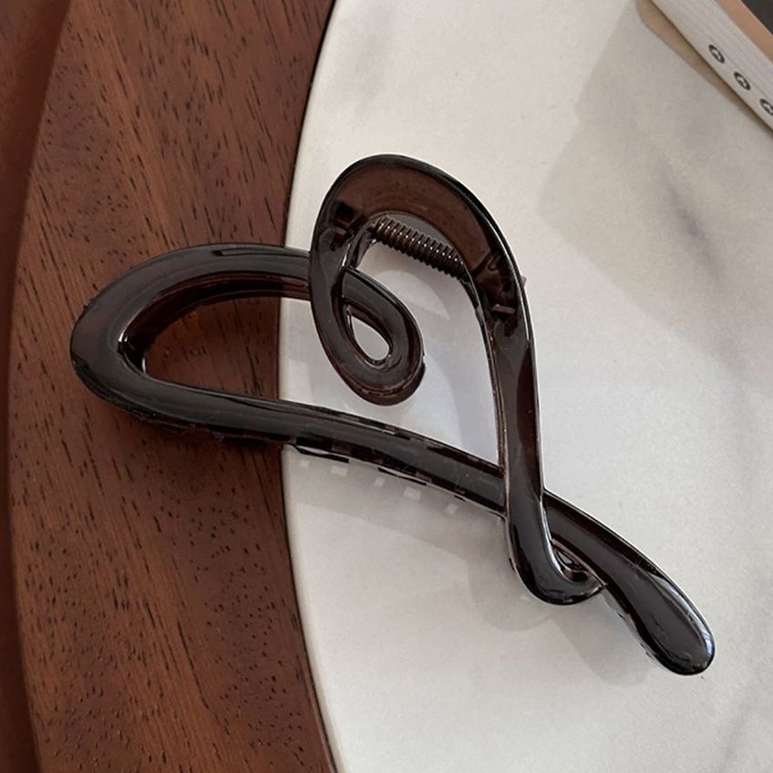 Large matte love gripper female elegant back of head hairpin high-end 2024new arrivalfashion shark clip headwear