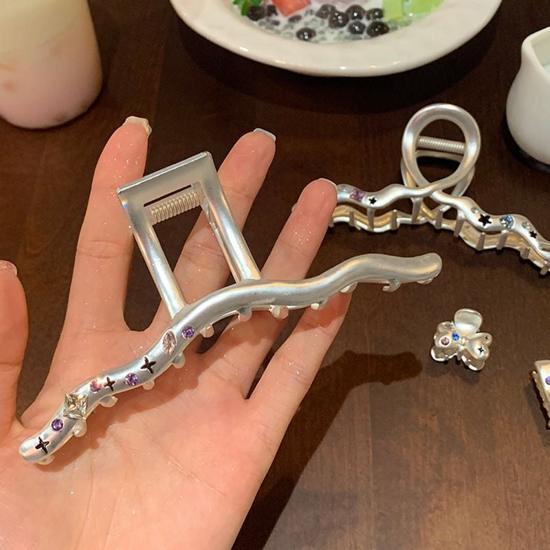Half-tied hair cut out metal medium-sized gripper for women's high ponytail exquisite back hairpin classy elegant shark clip