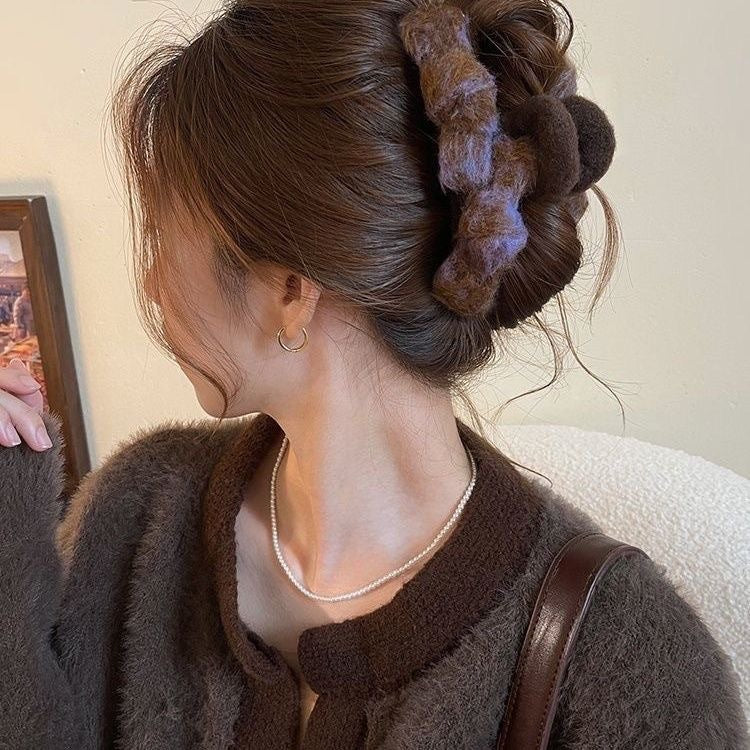 Gentle trap~autumn and winter woolen bow gripper for women 2025 new hairpin back of head hair duckbill clip