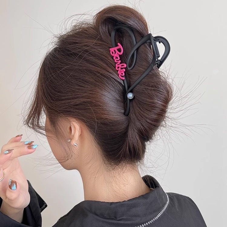 Sweet and cool barbie style ins niche heart gripper for women 2024 new style back of head hair shark clip hairpin hairpin