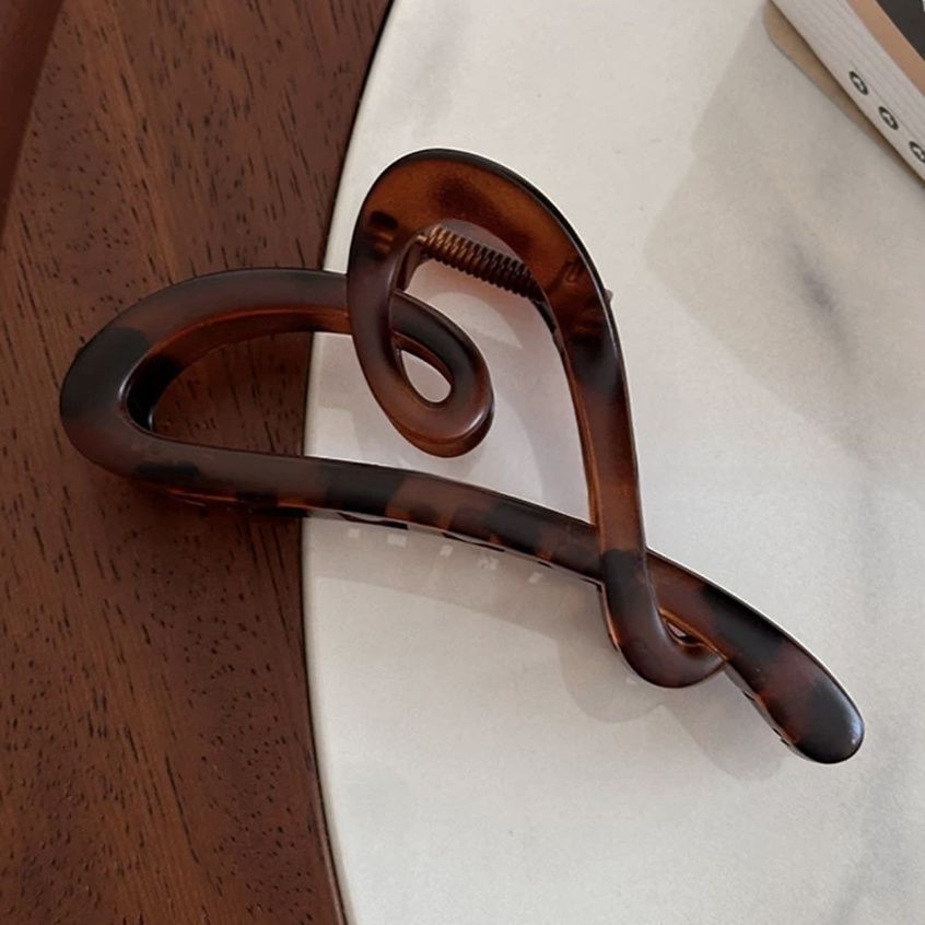 Large matte love gripper female elegant back of head hairpin high-end 2024new arrivalfashion shark clip headwear