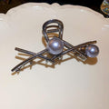 Geometric claw clip for women, 2023 new arrival, high-end pearl shark clip, unique and minimalist hair clip, women's hair accessories