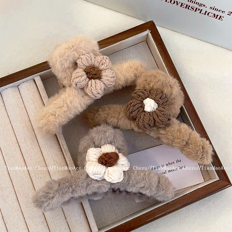 Stuffed gripper women's knitting flower fall and winter furry hair clip back of head 2026new arrival shark clip hair volume clip