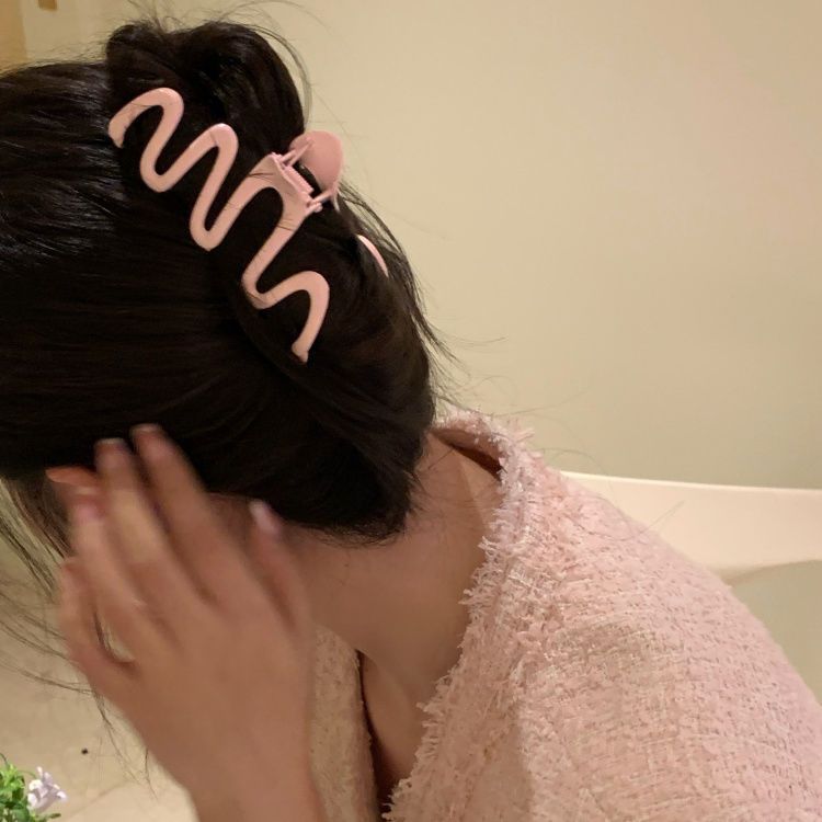 Wavy shark clip dopamine gripper large classy candy color clip sense hair clip water ripple headwear