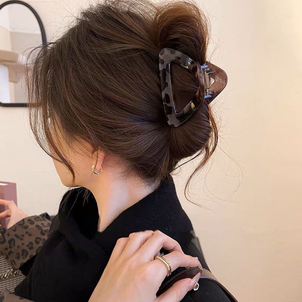 2025 new minimalist triangle hair claw clip - ponytail holder, high ponytail clip, shark clip hair accessory for women - back of head styling