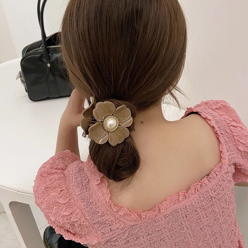 Japanese and korean hair accessories, gripper headwear, casualelegantgirl, back of the head, hair chuck, flower pearl shark clip