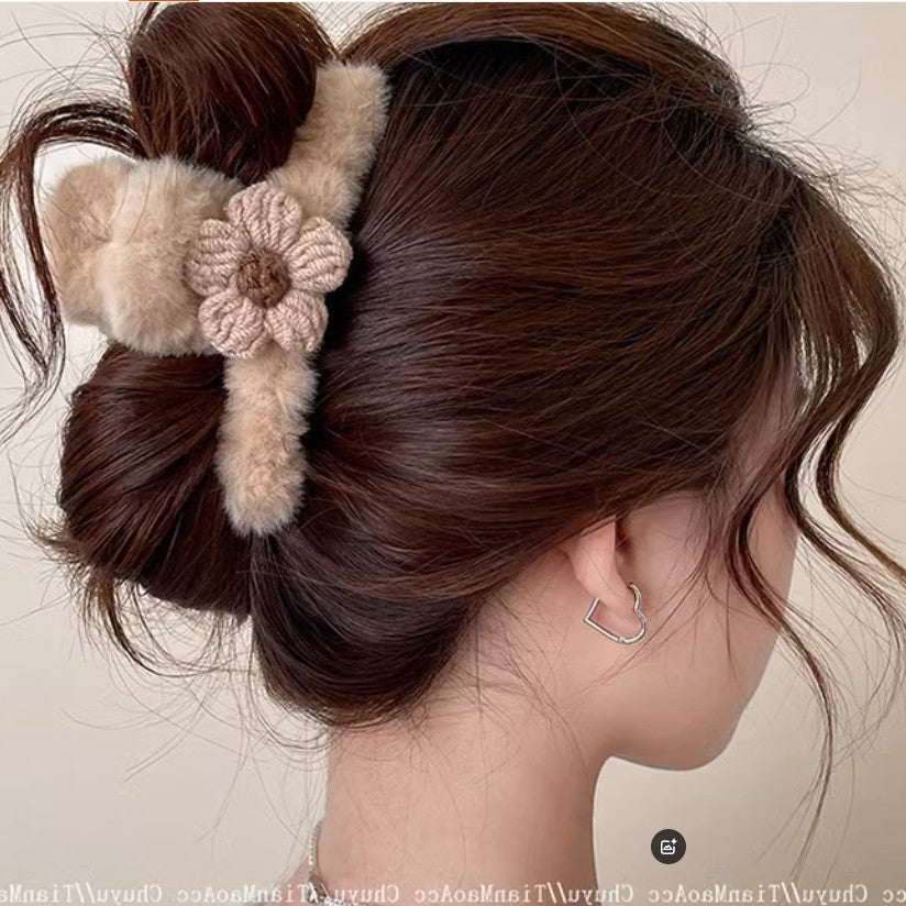 Stuffed gripper women's knitting flower fall and winter furry hair clip back of head 2026new arrival shark clip hair volume clip
