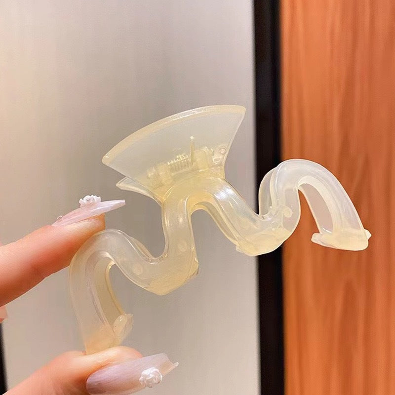Classy acrylic heart gripper female elegant hairpin back of head hair clip small shark clip headwear