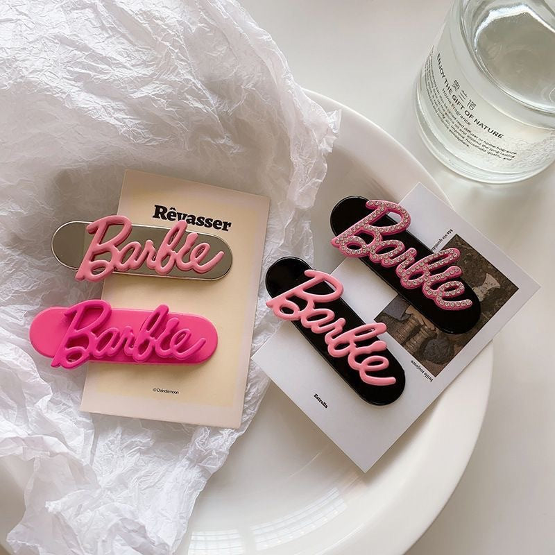 High-end sweet and cool girl style, earthy barbie pink and black elegant girl side bangs and broken hair duckbill clip