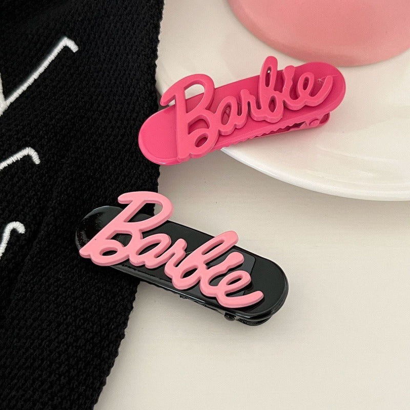 High-end sweet and cool girl style, earthy barbie pink and black elegant girl side bangs and broken hair duckbill clip