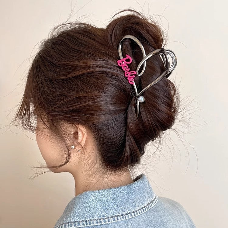 Sweet and cool barbie style ins niche heart gripper for women 2024 new style back of head hair shark clip hairpin hairpin