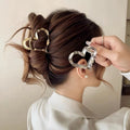 Metallic heart claw clip - new women's fashion, elegant, minimalist, versatile small shark clip, light luxury style, high-end hair accessory