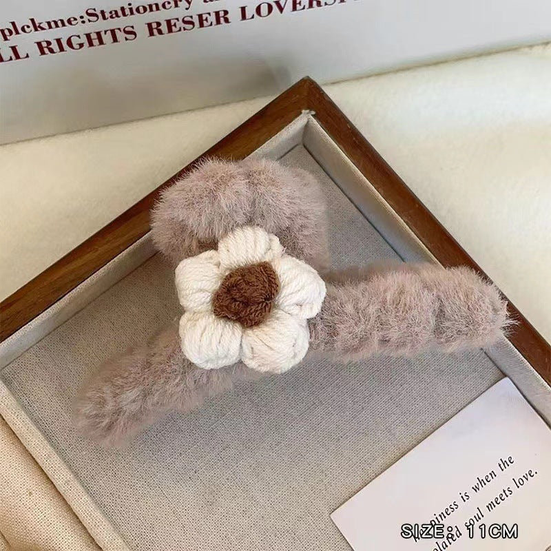 Stuffed gripper women's knitting flower fall and winter furry hair clip back of head 2026new arrival shark clip hair volume clip