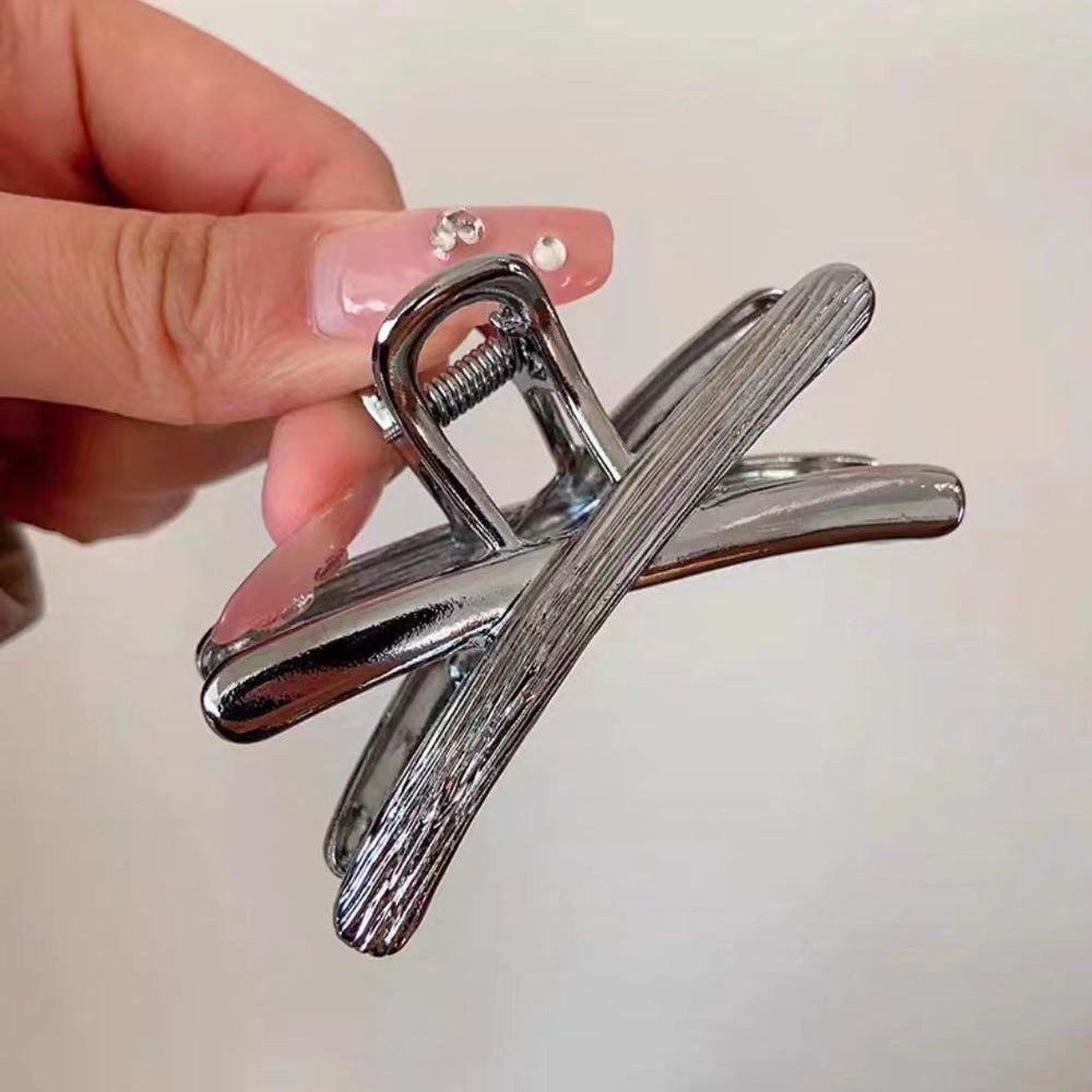 Half-tied hair cut out metal medium-sized gripper for women's high ponytail exquisite back hairpin classy elegant shark clip