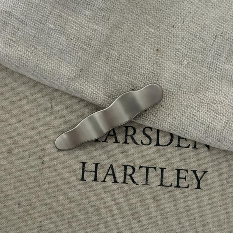 Cold style hairpin metal silver wavy line hairpin side bangs clip female forehead broken hair duckbill clip headwear