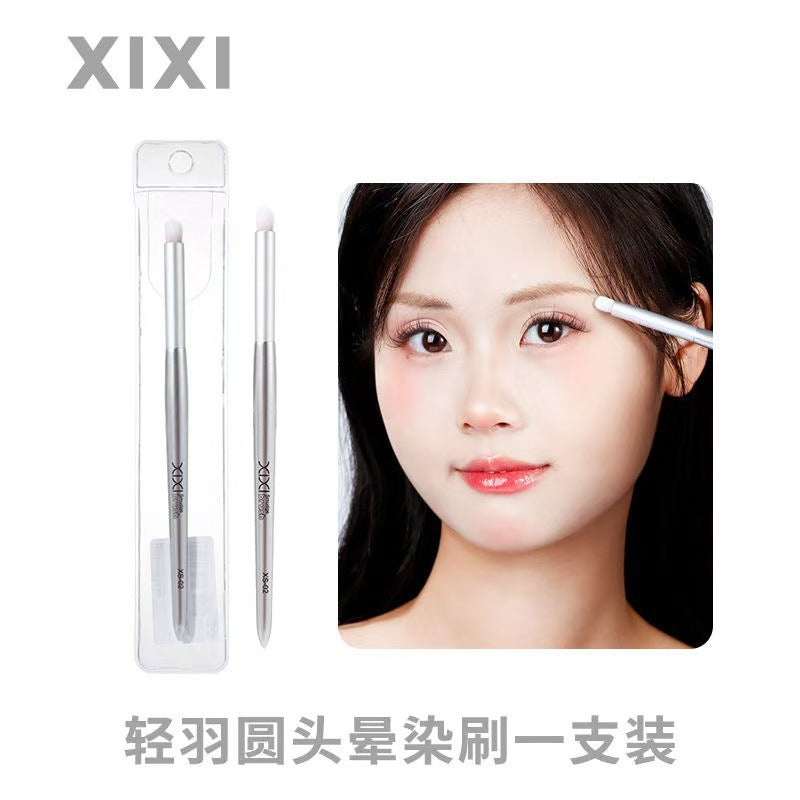 Xixi deep eyeshadow brush - soft bristles, blending, clump-free, beginner-friendly, makeup artist beauty tool