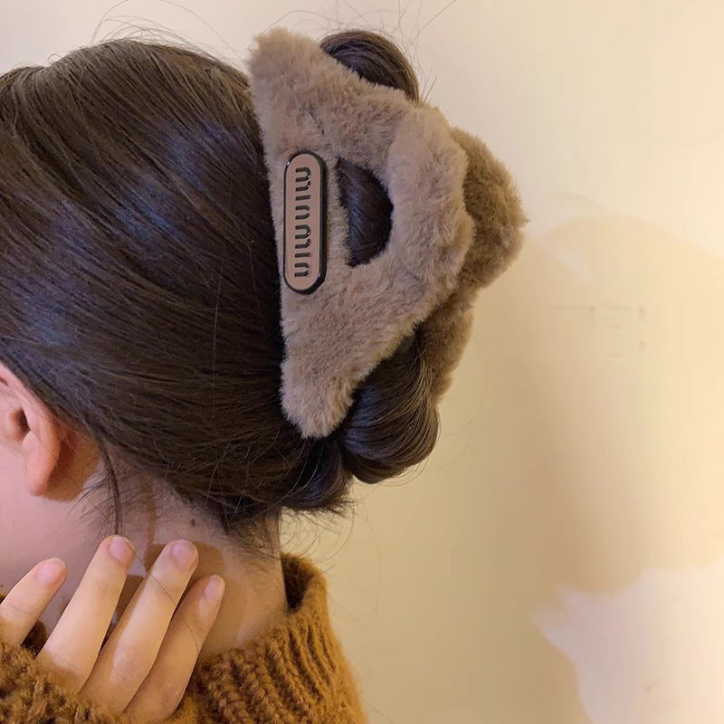 Triangle plush hair clip retrofrench warm large back of head hair shark clip 2025 new hair accessories