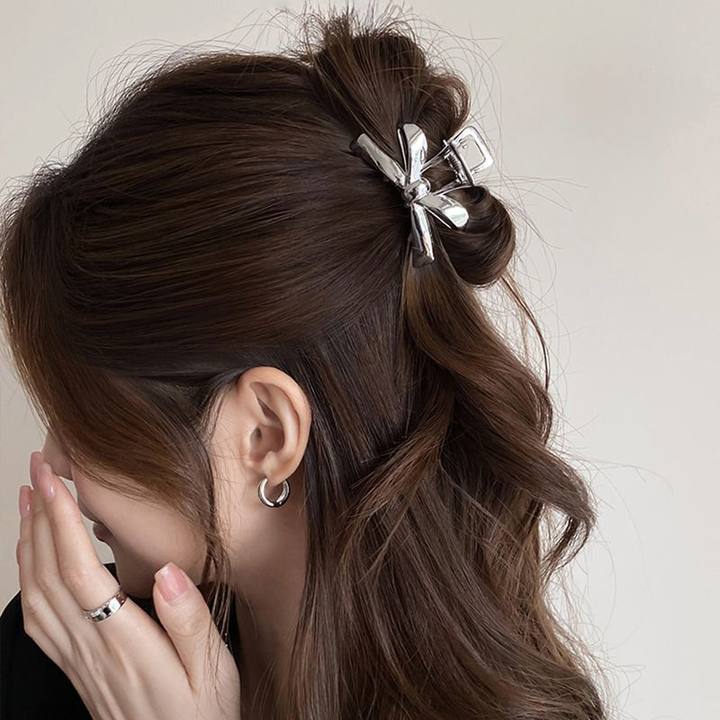 Half-tied hair cut out metal medium-sized gripper for women's high ponytail exquisite back hairpin classy elegant shark clip