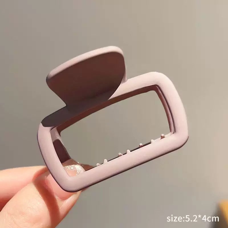 Korean style sweet & cool polka dot hair claw clip - large size, high-end, for thick hair - shark clip for the back of the head - hair accessories for women
