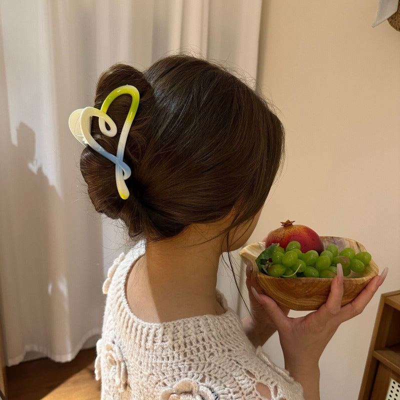 Gradient color love gripper female plastic large cute sweet 2024 new style shark clip for the back of the head summer hair clip