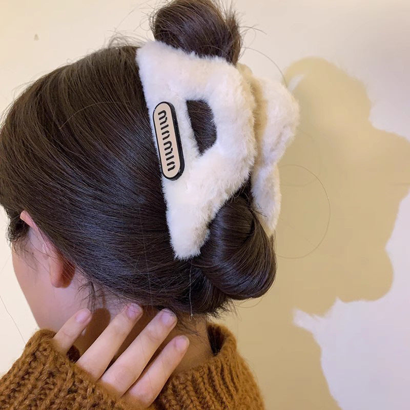 Triangle plush hair clip retrofrench warm large back of head hair shark clip 2025 new hair accessories