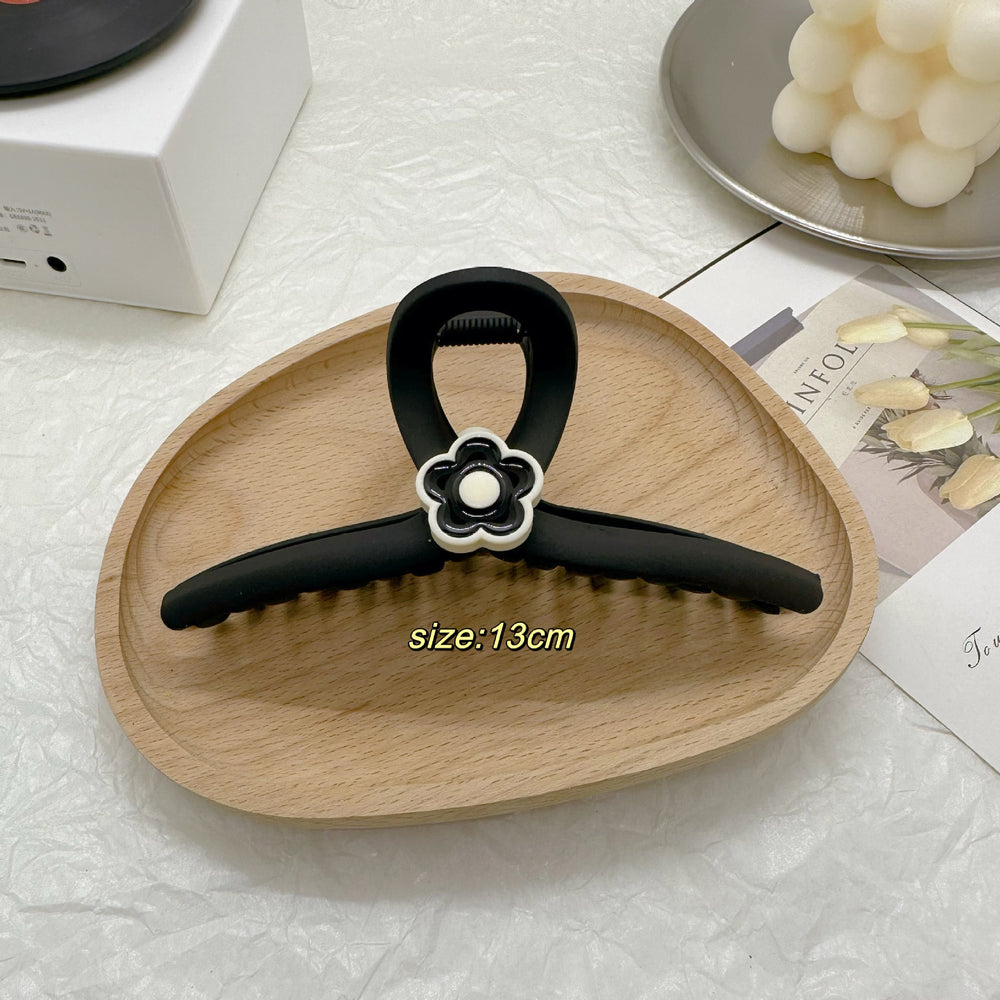 Xiaoxiangfeng black and white elegant gripper letter contrast color shark clip hairpin large frosted back of head hair accessories hairpin