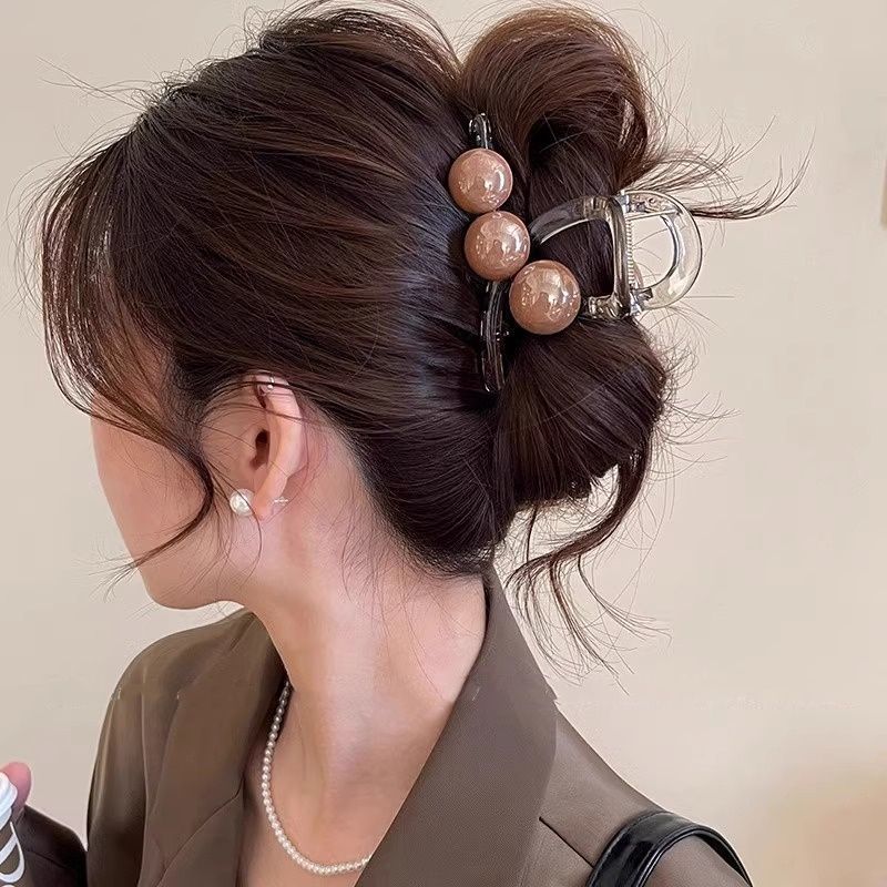 Korean style heart pearl claw clip - ethereal hair clip for women, back of head style, high-end shark clip with bowknot hair accessory