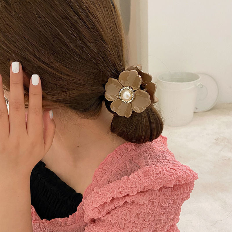 Japanese and korean hair accessories, gripper headwear, casualelegantgirl, back of the head, hair chuck, flower pearl shark clip