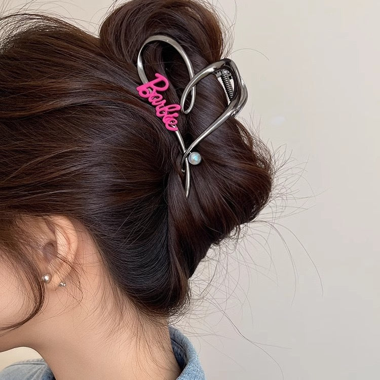 Sweet and cool barbie style ins niche heart gripper for women 2024 new style back of head hair shark clip hairpin hairpin