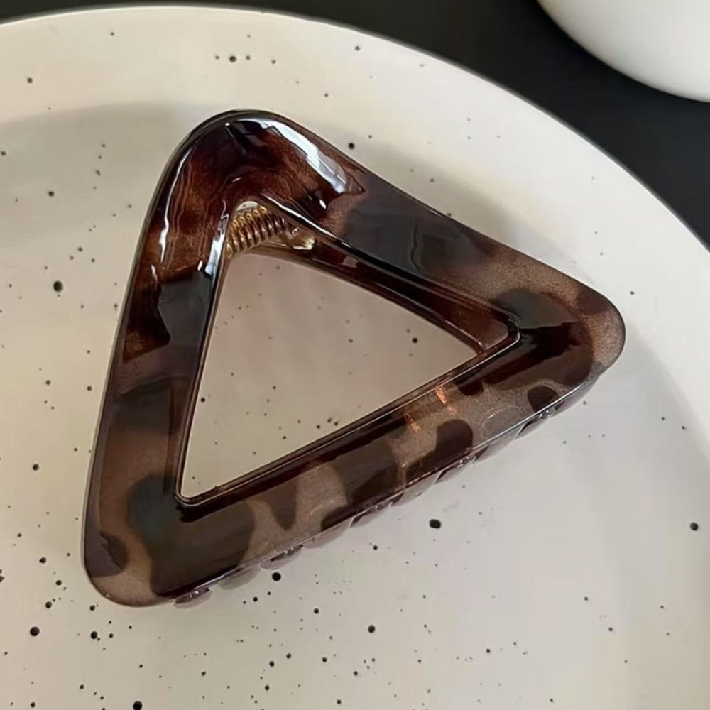 2025 new minimalist triangle hair claw clip - ponytail holder, high ponytail clip, shark clip hair accessory for women - back of head styling