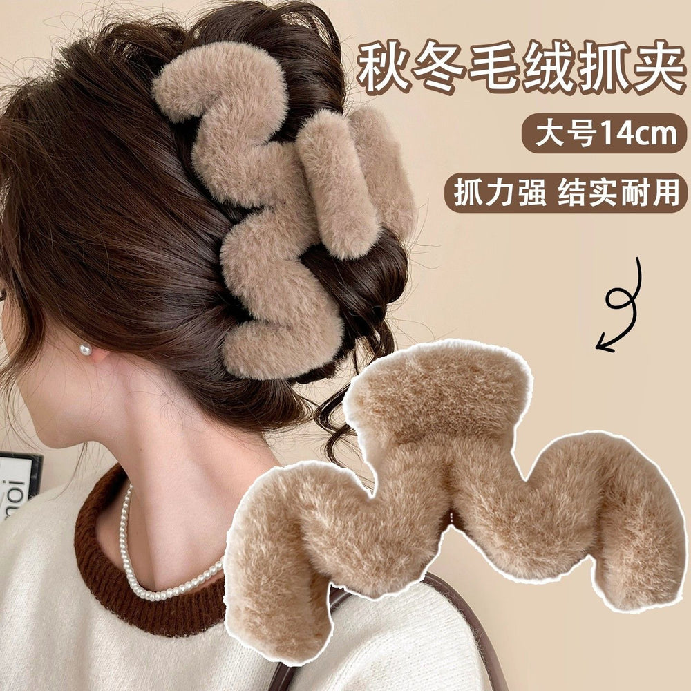 Fall and winterstuffed wavy hair clip on the back of the head casualelegant large furry gripper shark clip hairpin headwear wholesale