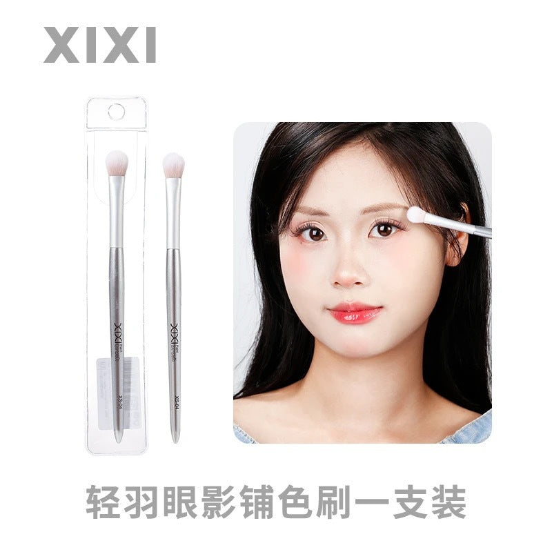 Xixi eyeshadow application brush - beginner friendly eyeshadow brush - eye detailing & blending brush - makeup brush - student makeup tool