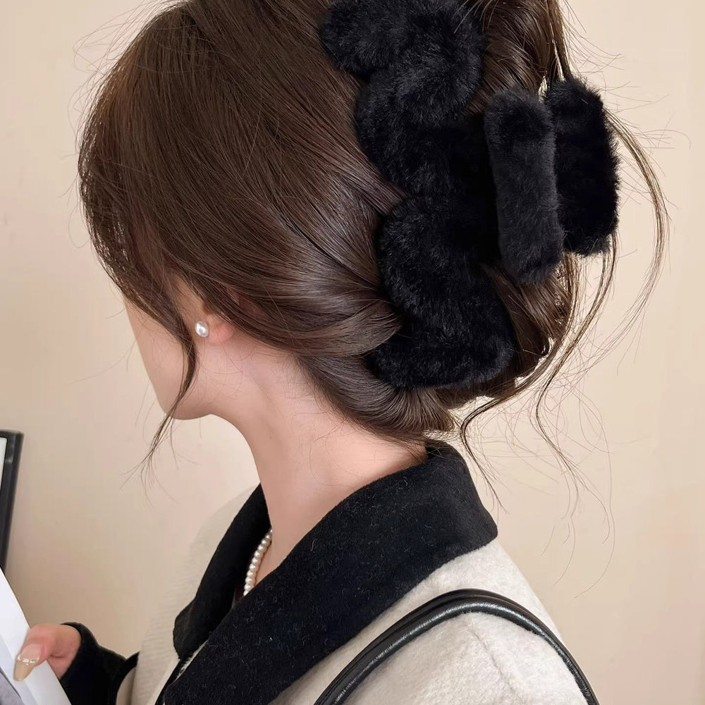 Fall and winterstuffed wavy hair clip on the back of the head casualelegant large furry gripper shark clip hairpin headwear wholesale