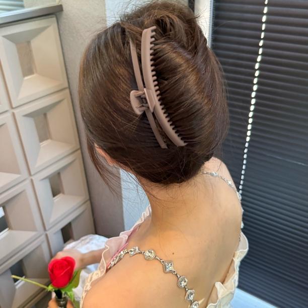 Solid color frosted gripper with dense teeth 2024 popular new arrival hair clip with large hair volume on the back of the head shark clip hair headwear