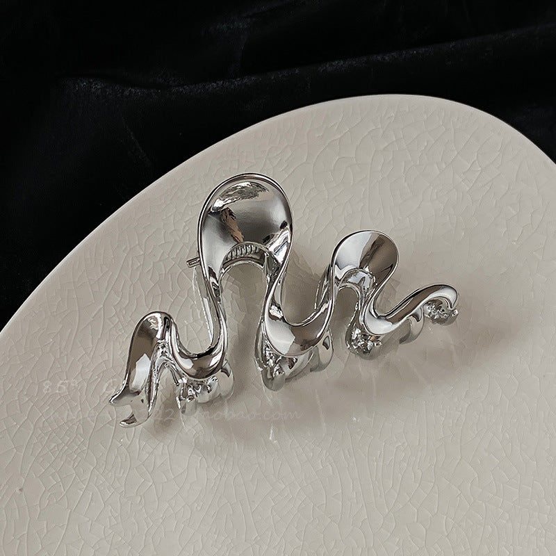 Half-tied hair cut out metal medium-sized gripper for women's high ponytail exquisite back hairpin classy elegant shark clip