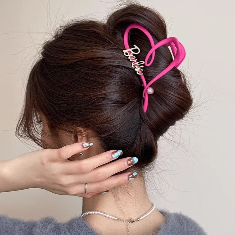 Sweet and cool barbie style ins niche heart gripper for women 2024 new style back of head hair shark clip hairpin hairpin