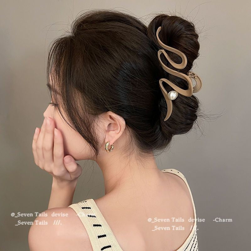 Half-tied hair cut out metal medium-sized gripper for women's high ponytail exquisite back hairpin classy elegant shark clip