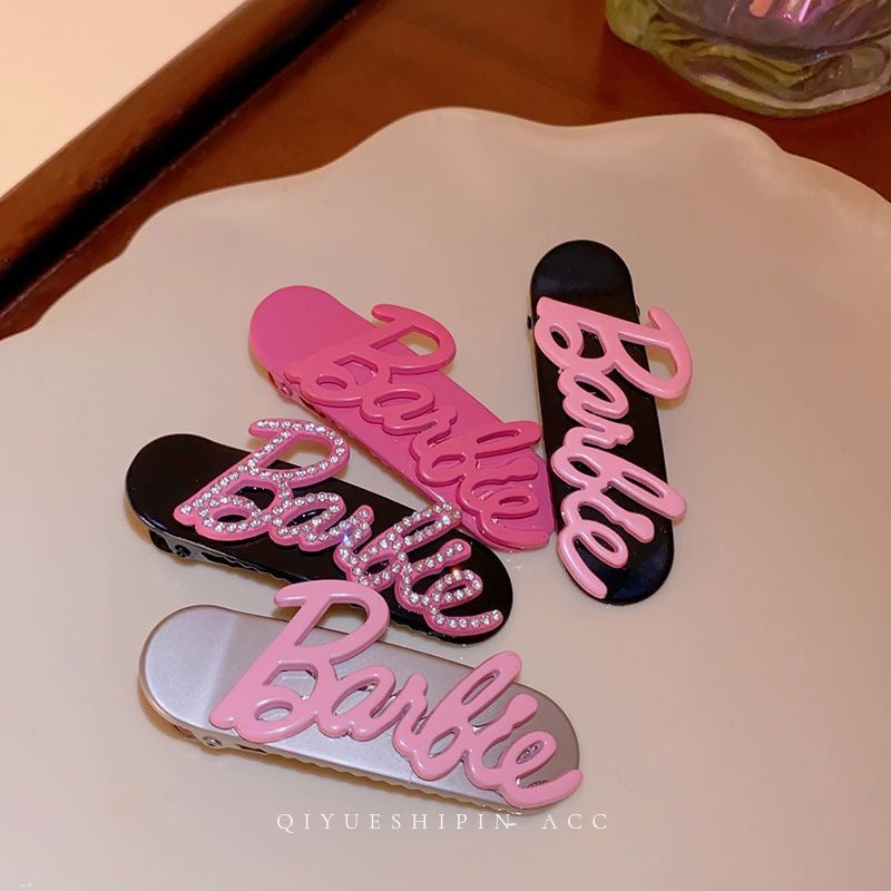 High-end sweet and cool girl style, earthy barbie pink and black elegant girl side bangs and broken hair duckbill clip