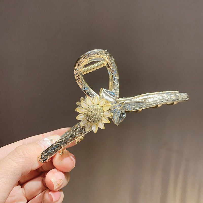 Half-tied hair cut out metal medium-sized gripper for women's high ponytail exquisite back hairpin classy elegant shark clip