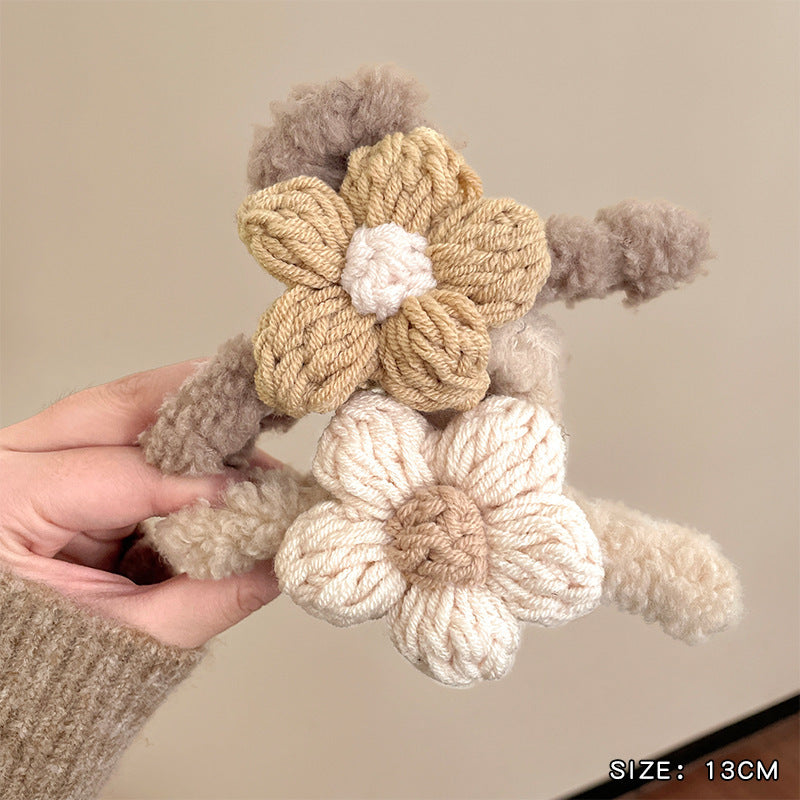 Stuffed gripper women's knitting flower fall and winter furry hair clip back of head 2026new arrival shark clip hair volume clip