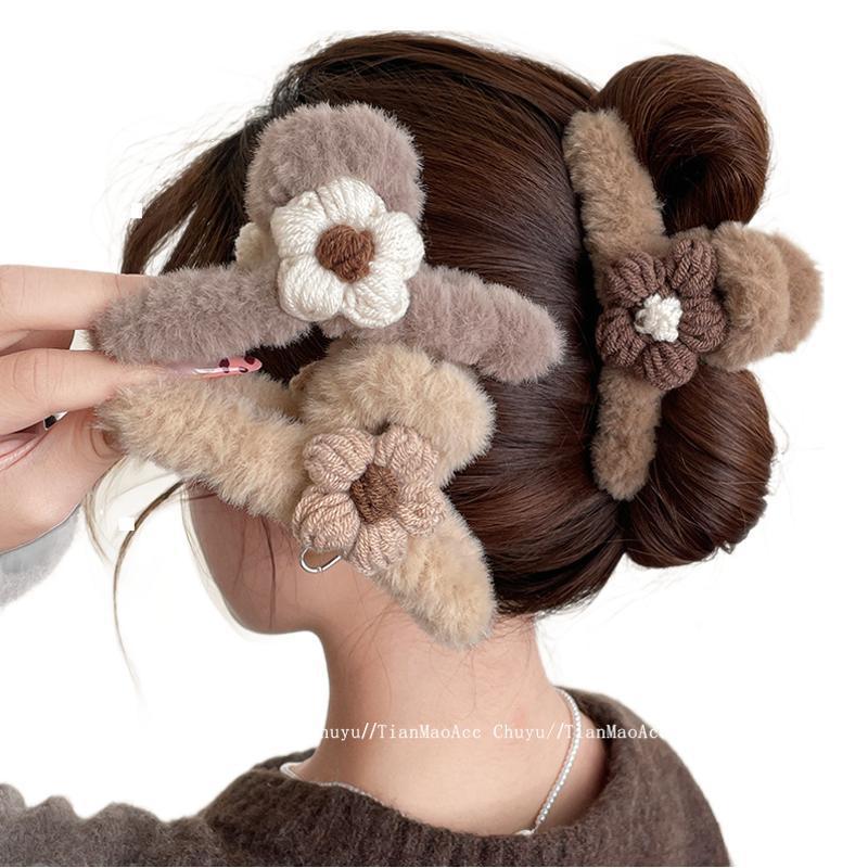 Stuffed gripper women's knitting flower fall and winter furry hair clip back of head 2026new arrival shark clip hair volume clip
