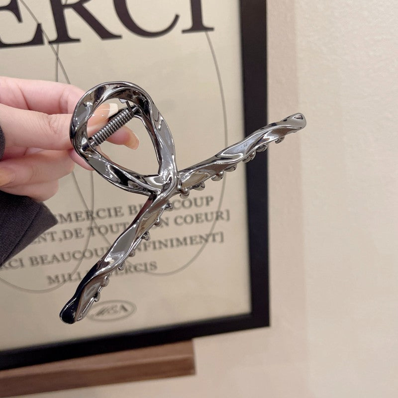 Half-tied hair cut out metal medium-sized gripper for women's high ponytail exquisite back hairpin classy elegant shark clip
